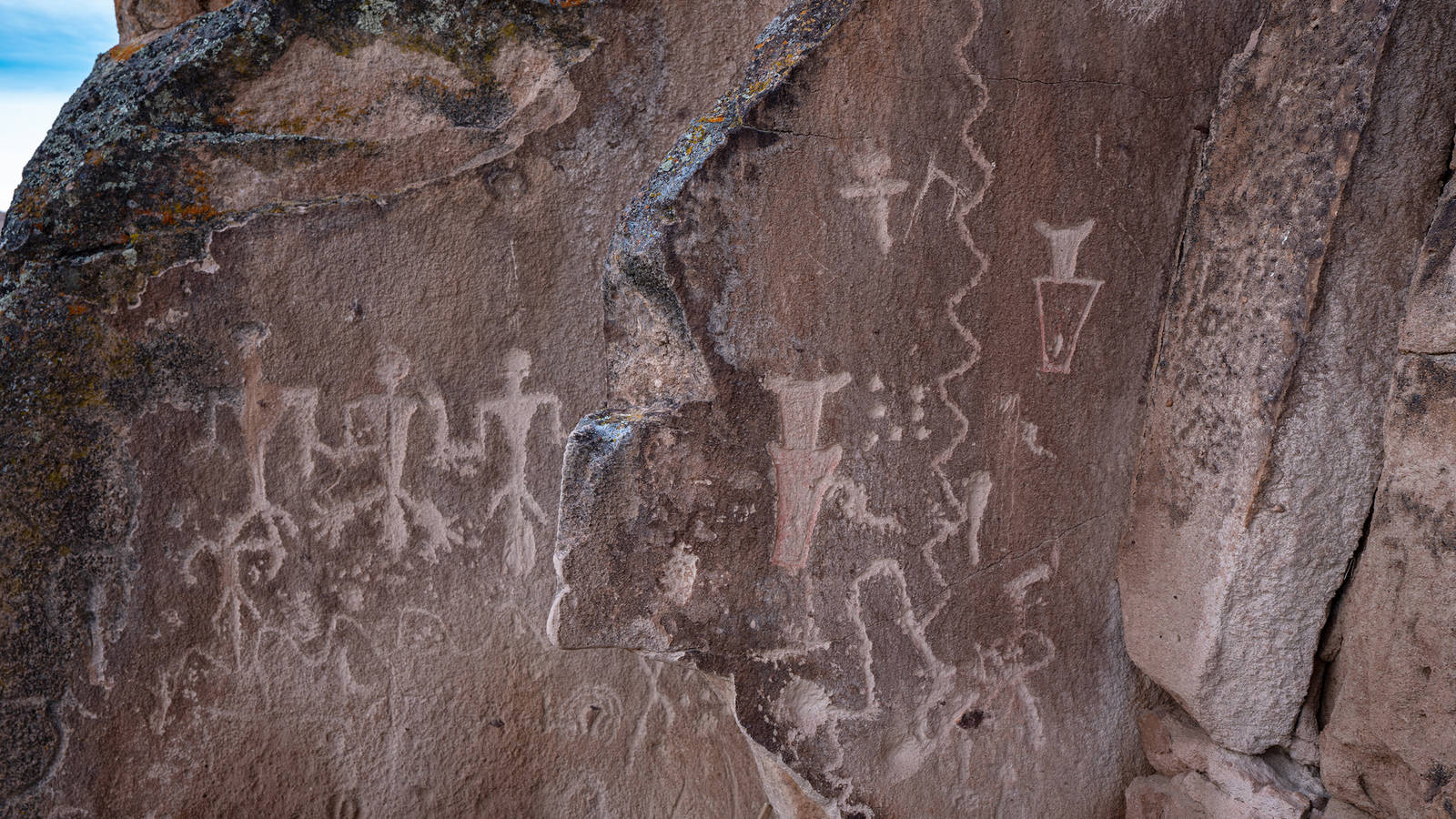 <h3 style="text-align: center; padding: 50px;"><span class="text-Intro-style">Petroglyphs in Basin and Range National Monument, Nevada. © STEPHEN ALVAREZ</span></h3>