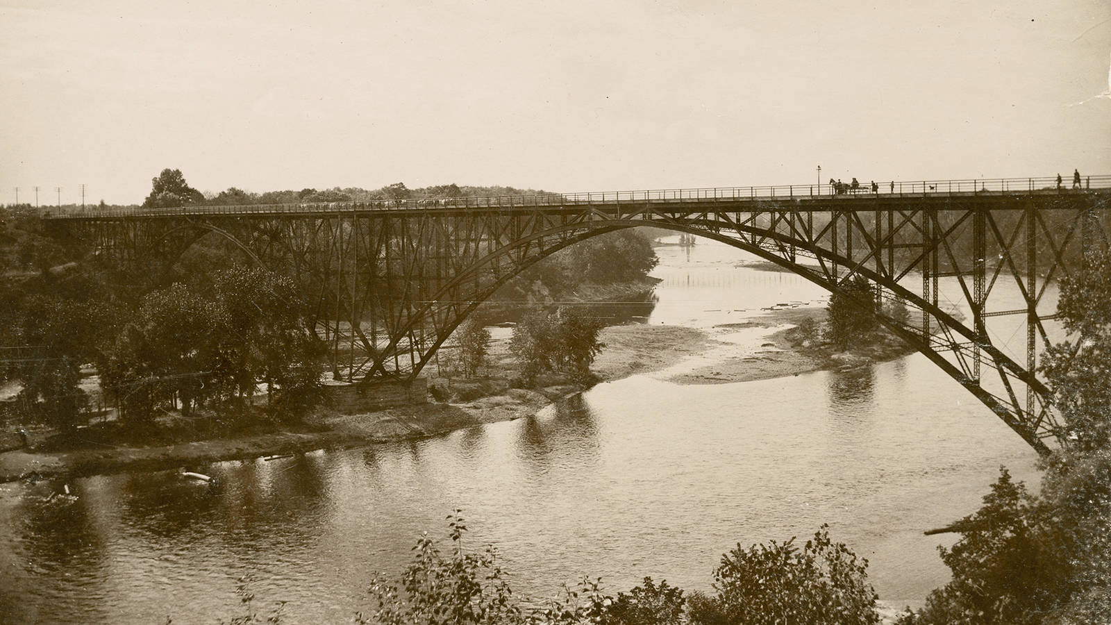 <p>Lake Street Bridge, circa 1897.</p>