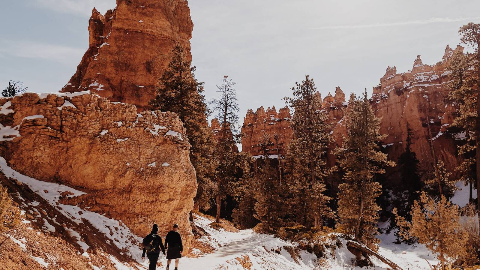<p>Hikers in the snow in Bryce Canyon National Park</p>