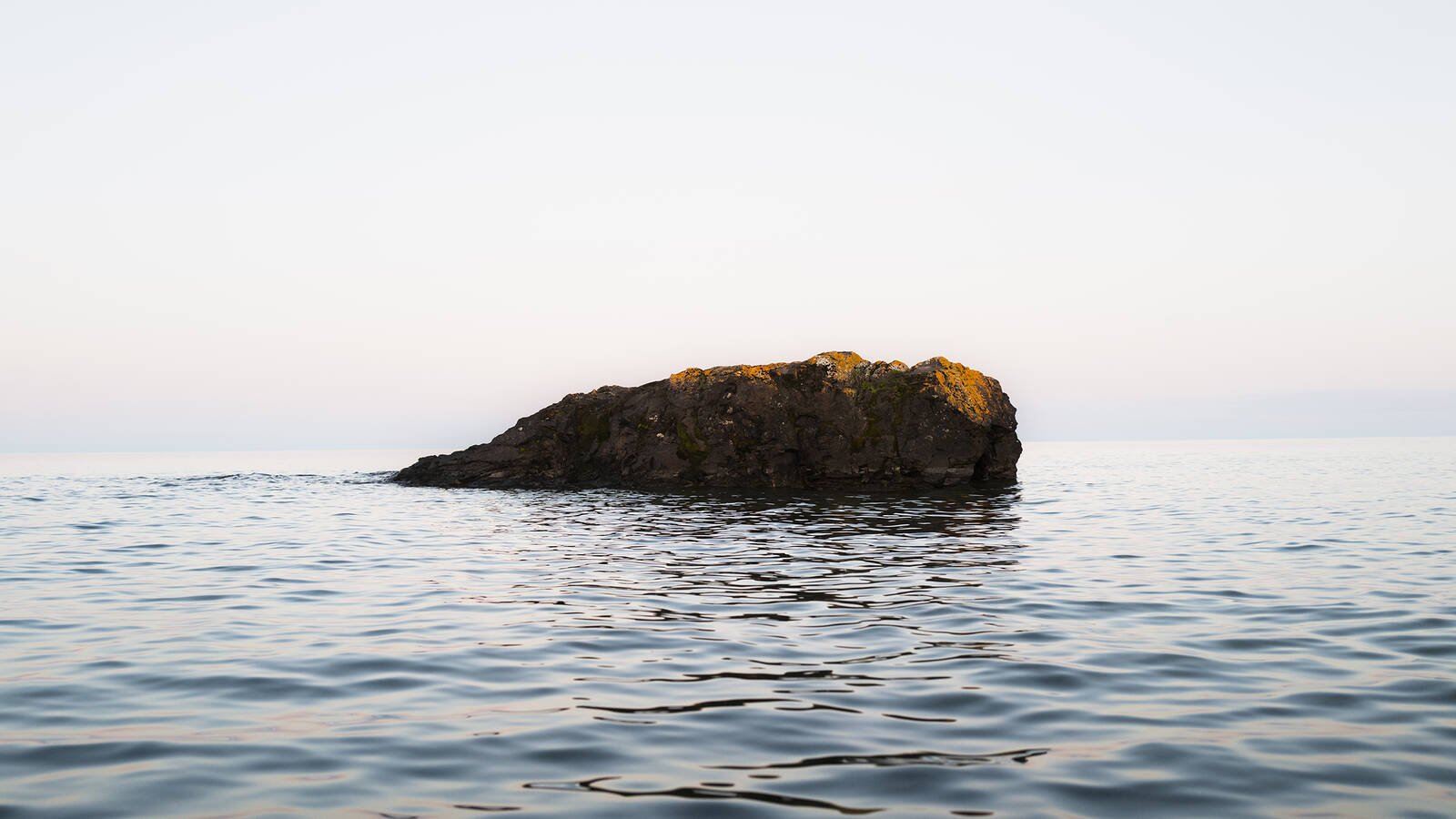 <p>One of the more than 400 small islands found in the park.</p>