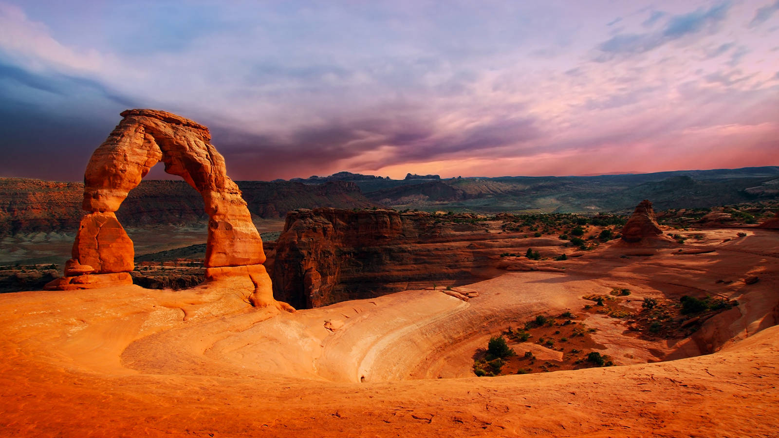 View the Scenic Southwest Texas Canyonlands from the Pecos River